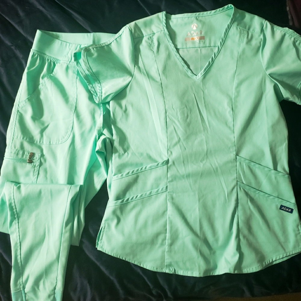 Adar Pro Scrub Set